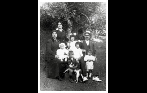 1916 - Familia Antonio  Pena en el bosque