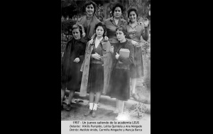 1957 - A la salida de clase